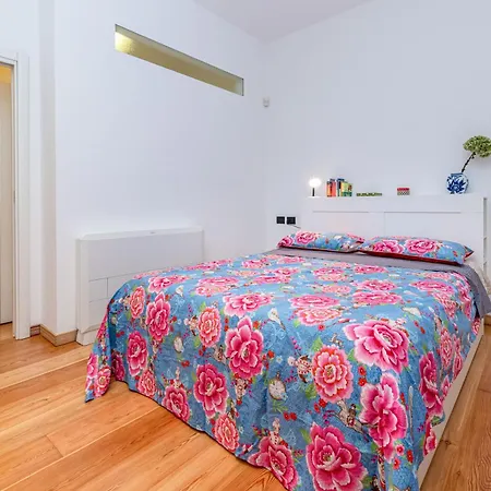 Apartament Quiet House In A Lively Area!