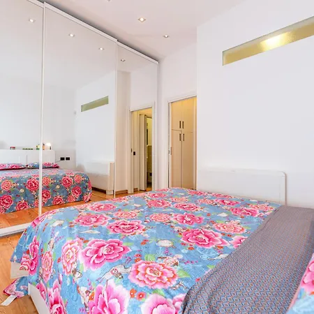 Quiet House In A Lively Area! Apartament Mediolan