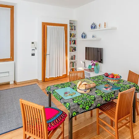 Quiet House In A Lively Area! Apartament Mediolan