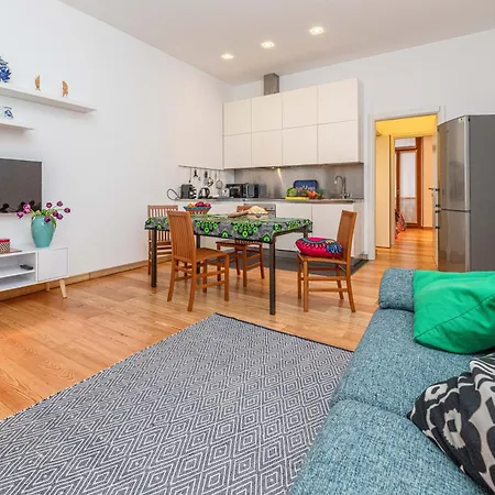 Quiet House In A Lively Area! Apartament