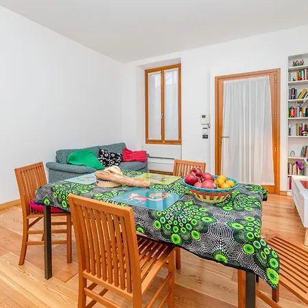 Quiet House In A Lively Area! Apartament Mediolan